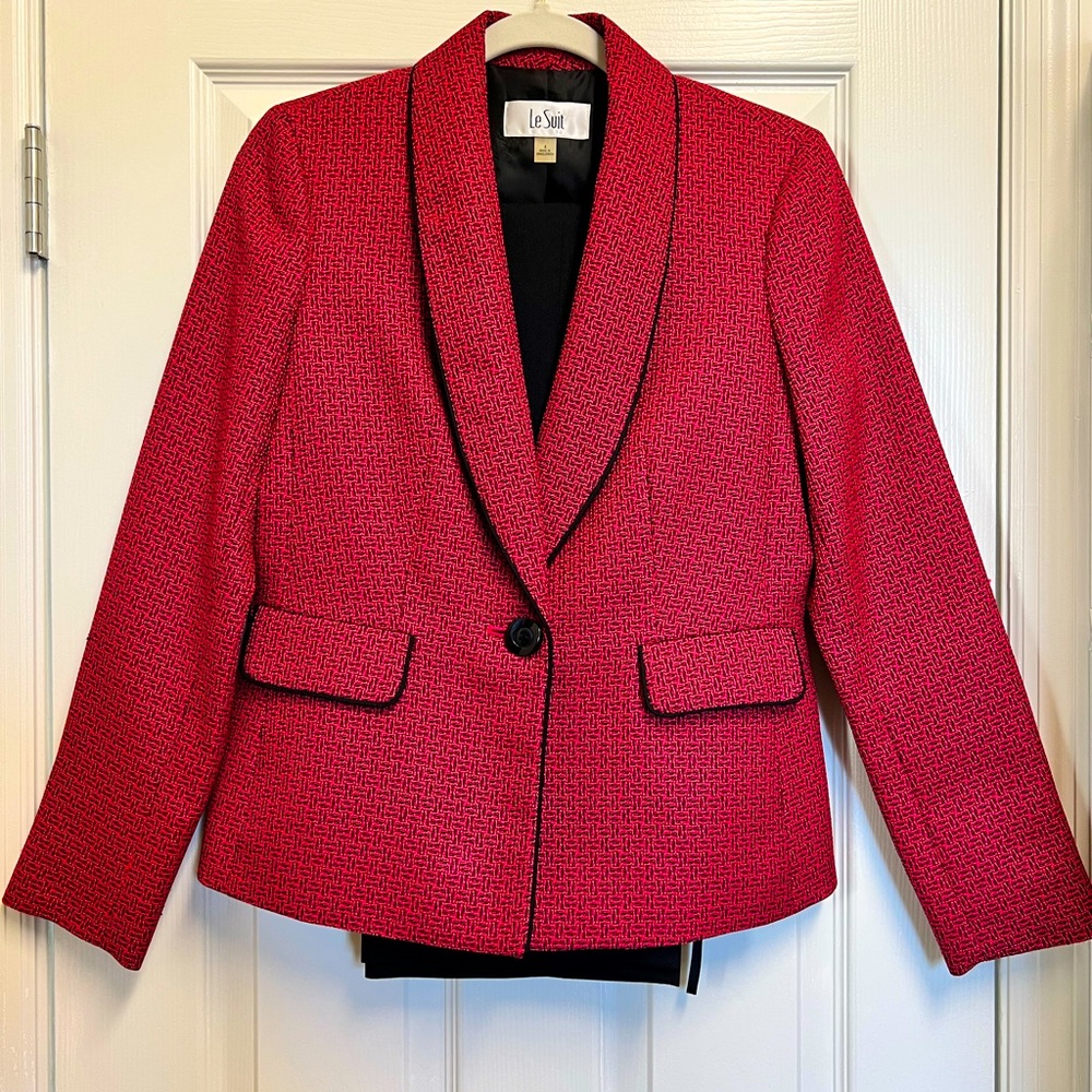 Fashionable 2pc Le Suit pant suit